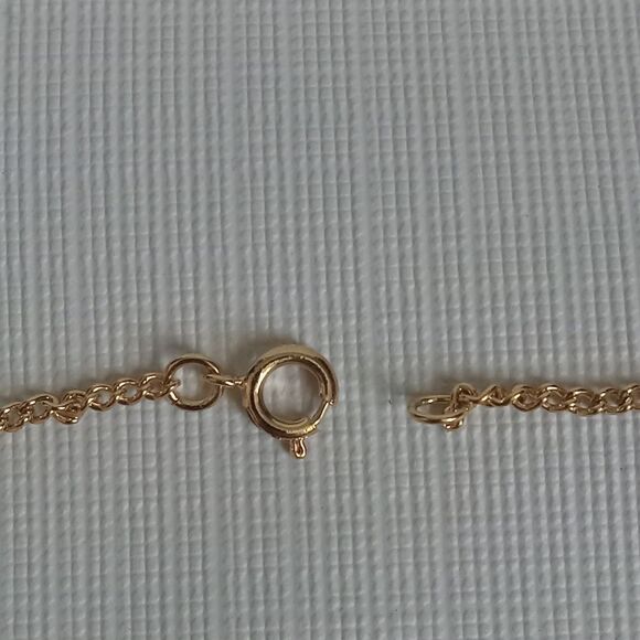 Avon Gold Toned Metal Single Strand Large Oversized Hinged Leaf Pendant Necklace - Picture 10 of 10